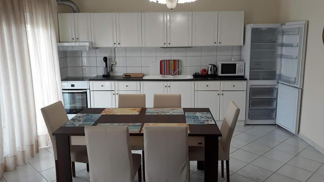 Néa Péramos Stathoris Deluxe Apartment מראה חיצוני תמונה